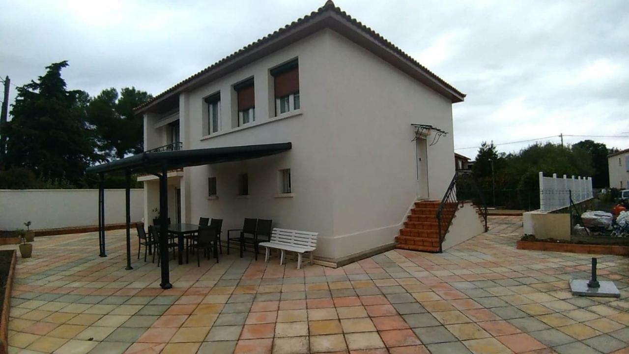 Maison De Charme Castries Buitenkant foto