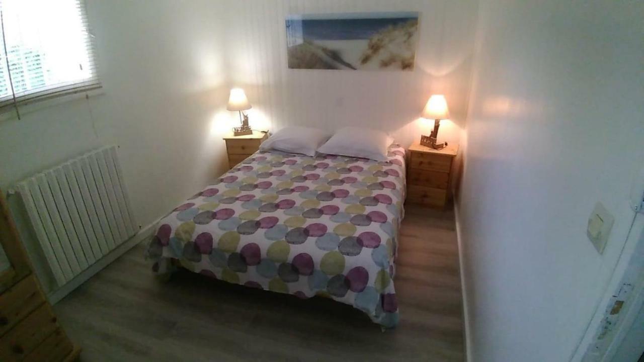Maison De Charme Castries Buitenkant foto